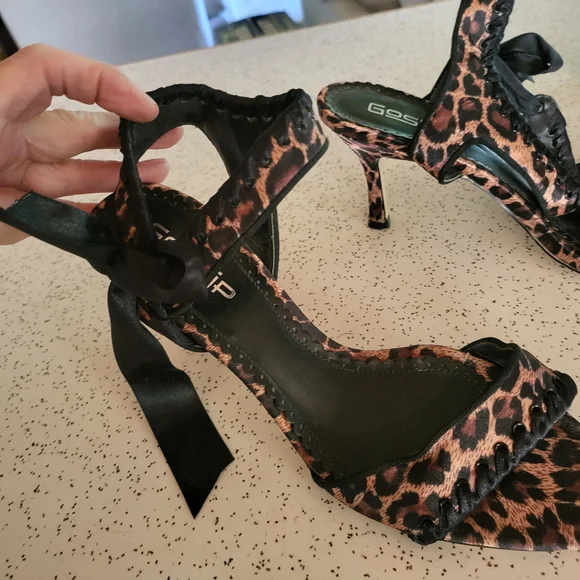 Leopard Shoes - Picture 2 of 2